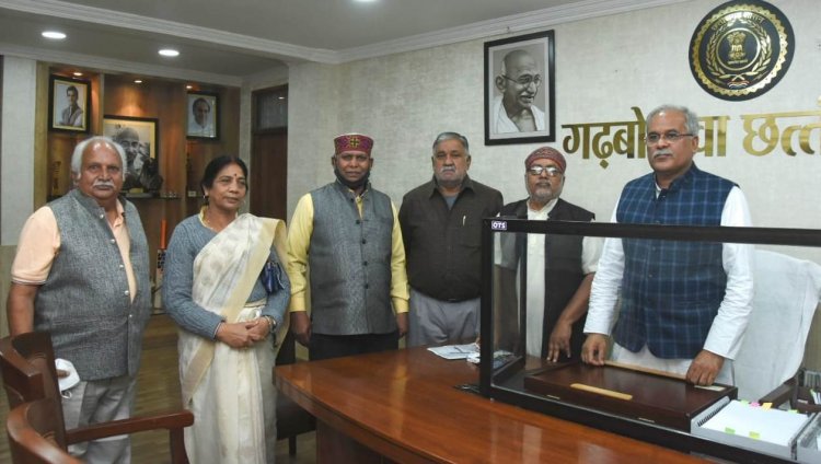 मुख्यमंत्री से छत्तीसगढ़ राज्य संयुक्त पेंशनर्स फेडरेशन, रायपुर के प्रतिनिधिमंडल ने की सौजन्य मुलाकात