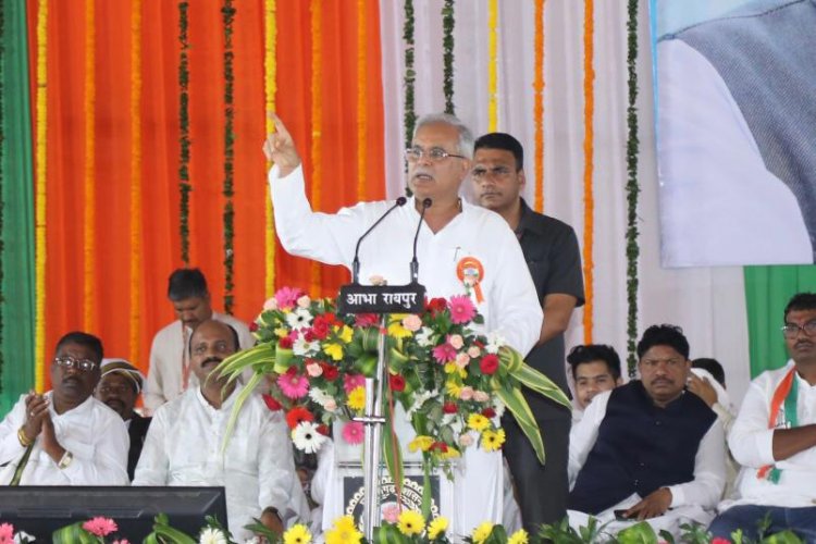 मुख्यमंत्री भूपेश बघेल गुरुर में विश्व आदिवासी दिवस के अवसर पर आयोजित सम्मेलन को संबोधित कर विभिन्न घोषणाएं किए