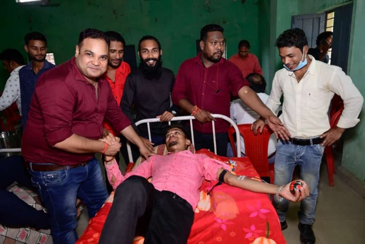 जशपुर जिला फोटोग्राफर संघ ने किया विशाल रक्त दान शिविर