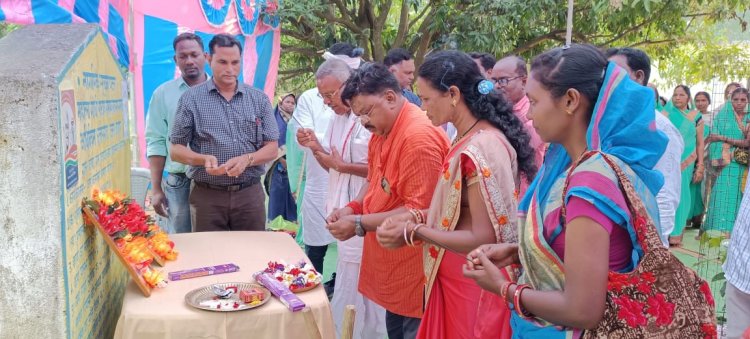 गांधी जयंती के अवसर पर संसदीय सचिव यू. डी. मिंज ने बोखी में महात्मा गांधी रूरल इंडस्ट्रियल पार्क का किया शिलान्यास