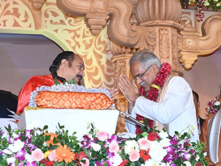 मुख्यमंत्री भूपेश बघेल ने गुढ़ियारी में आयोजित शिव महापुराण कथा में शामिल होकर प्रदेश की सुख-समृद्धि का आशीर्वाद प्राप्त किया
