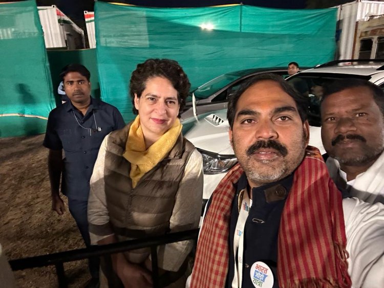 डॉ चौलेश्वर चन्द्राकर भारत जोड़ो यात्रा के दौरान मिले प्रियंका गांधी से ,बताई छत्तीसगढ़ सरकार की उपलब्धियां