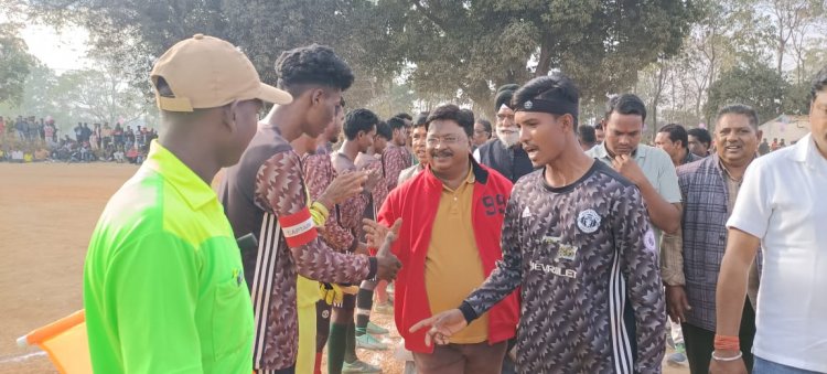 ओपन चैलेंज ट्राफी फुटबाल प्रतियोगिता फाइनल मुकाबले के बाद पेनाल्टी शूट में फाइनल जीतने में बहालजोर 4 गोल से जीत हासिल करने में रही कामयाब, कुल 32 टीम रहा शामिल ।