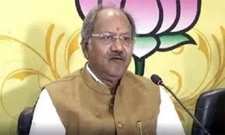 निर्माणकार्य के दूसरे-चौथे दिन उखड़ रही सड़कें, पूर्व मंत्री व विधायक बृजमोहन अग्रवाल ने सरकार को घेरा सड़क निर्माण की आड़ में कांग्रेस सरकार कर रही जमकर भ्रष्टाचार: बृजमोहन अग्रवाल