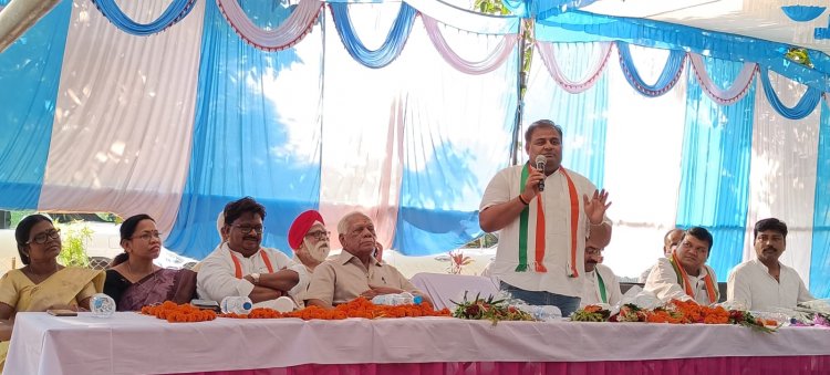 जिला कांग्रेस के विस्तारीकरण बैठक के साथ कार्यकर्ताओ से वन टू वन चर्चा जशपुर के तीनों सीट को जीत रहे हम छत्तीसगढ़ में फिर से कांग्रेस की सरकार: डॉ.चंदन