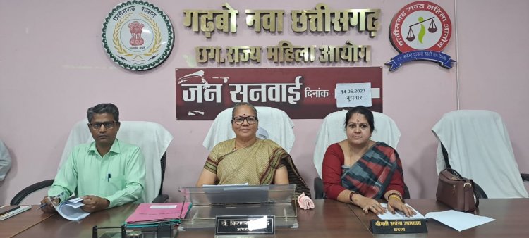 माता पिता के तलाक के विषय पर बच्चों ने कहा हम भी लेंगे माता पिता से संबंध विच्छेद। आवेदिका को उसका पति 10 हजार रूपये प्रतिमाह देगा भरण-पोषण । 2 तीनो भाई मिलकर बहन की शादी के लिये 80 हजार रूपये देंगे