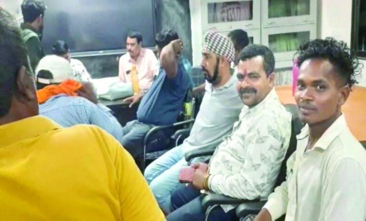 गर्ल्स टॉयलेट में घुस कर छात्राओं से छेड़छाड़ करने वाला स्वामी आत्मानंद स्कूल का शिक्षक निलंबित