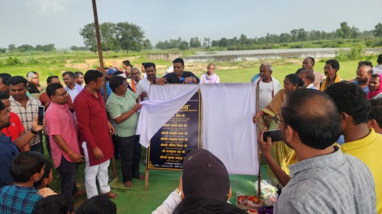 सिरिमकेला में विधायक यू. डी. मिंज ने पुल निर्माण का किया भूमिपूजन क्षेत्र का विकास ही मेरा कर्म और समाज की सेवा ही मेरा धर्म- यूडी मिंज