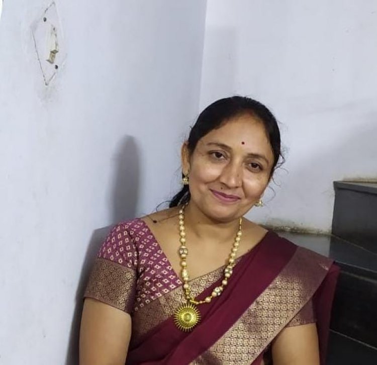 हाथ पकड़ ले चल