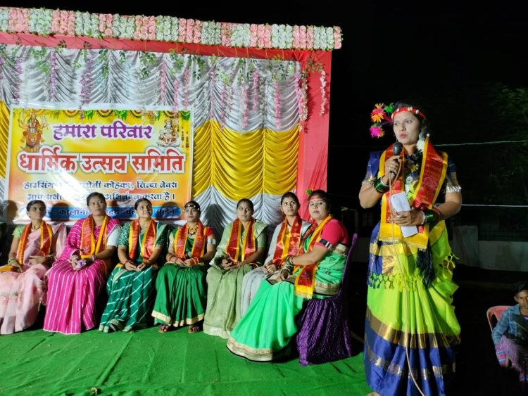 दुर्गा पंडाल में भारती ने कराया स्वीप सुआ मतदाता जागरूकता कार्यक्रम
