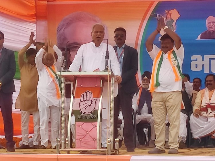 "कका अभी जिन्दा है कांग्रेस पर और यू. डी. भरोसा रखो विकास होने से कोई रोक नहीं सकता,सीएम भूपेश बघेल बोले