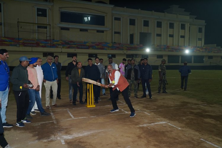 पुष्करणा प्रीमियम लीग (PPL) का बृजमोहन ने किया शुभारंभ। क्रिकेट के मैदान में उतरे मंत्री बृजमोहन अग्रवाल ने बल्लेबाजी में हाथ आजमाया