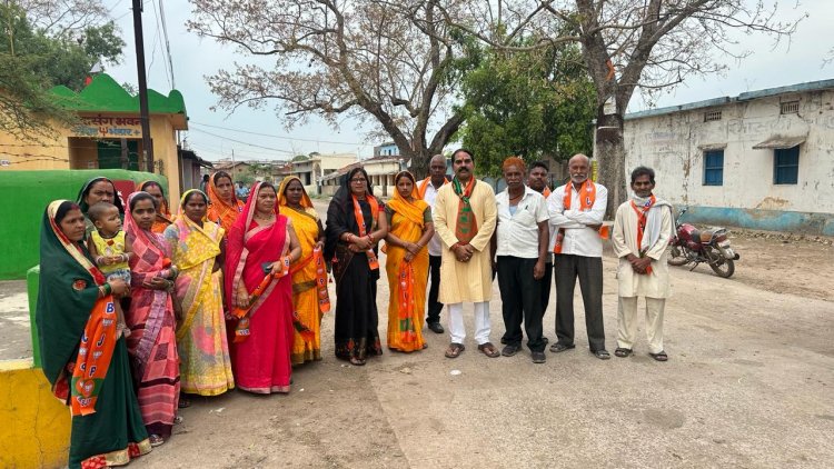जाँजगीर लोकसभा के बीजेपी प्रत्याशी कमलेश जांगड़े के प्रचार में बीजेपी के प्रदेश नेता डाँ.चौलेश्वर चंद्राकर अपने गृह ग्राम सरहर में निकले भारी मतो से जीत दिलाने की सभी ने ली संकल्प