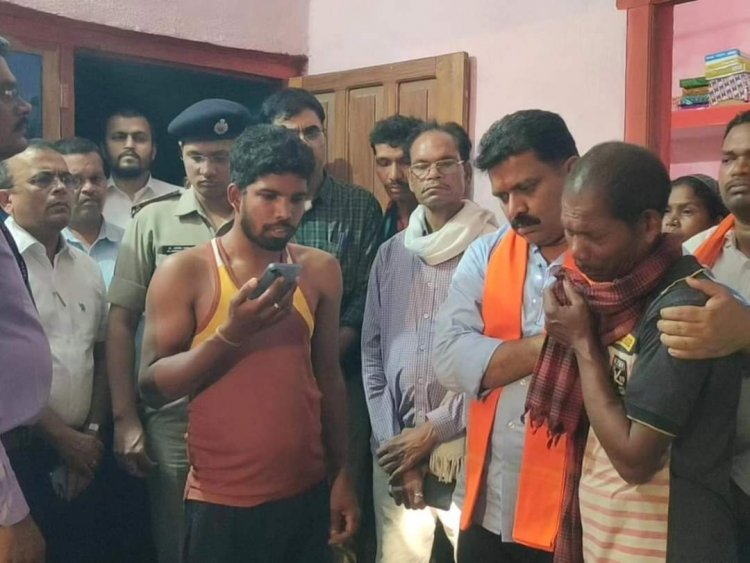 मुख्यमंत्री विष्णु देव साय ने कवर्धा हादसे के मृतकों के परिजनों से फोन पर की बात कहा - आप हमें अपना समझें, शोक की घड़ी में हम सब आपके साथ हैं