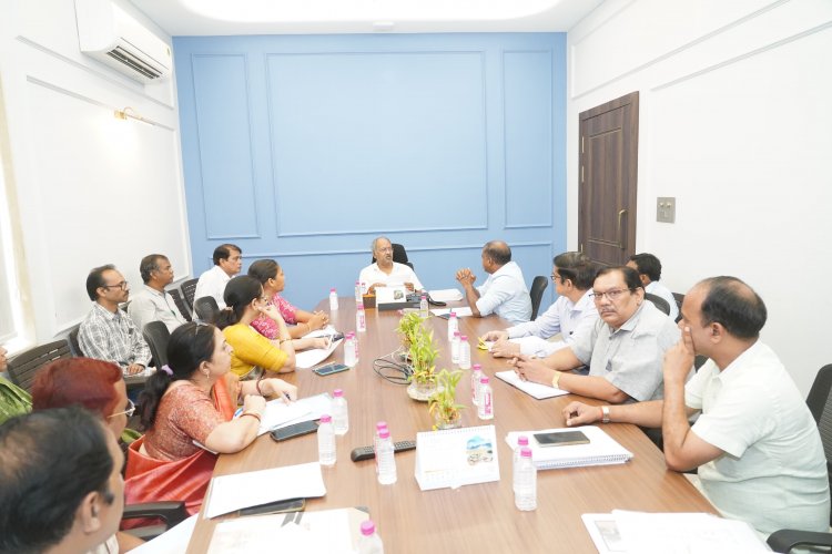 बृजमोहन अग्रवाल ने उच्च शिक्षा, पर्यटन एवं संस्कृति, धार्मिक न्यास एवं धर्मस्व विभाग की समीक्षा बैठक ली उच्च शिक्षा को शोध परक और रोजगारमुखी बनाया जायेगा: बृजमोहन अग्रवाल