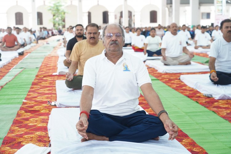 बृजमोहन अग्रवाल ने 10वें अंतरराष्ट्रीय योग दिवस की प्रदेशवासियों को दी बधाई योग स्वास्थ्य और दीर्घ जीवन के लिए अति उत्तम है: बृजमोहन अग्रवाल बृजमोहन ने प्रदेश वासियों से योग को नियमित जीवन का हिस्सा बनाने की अपील की