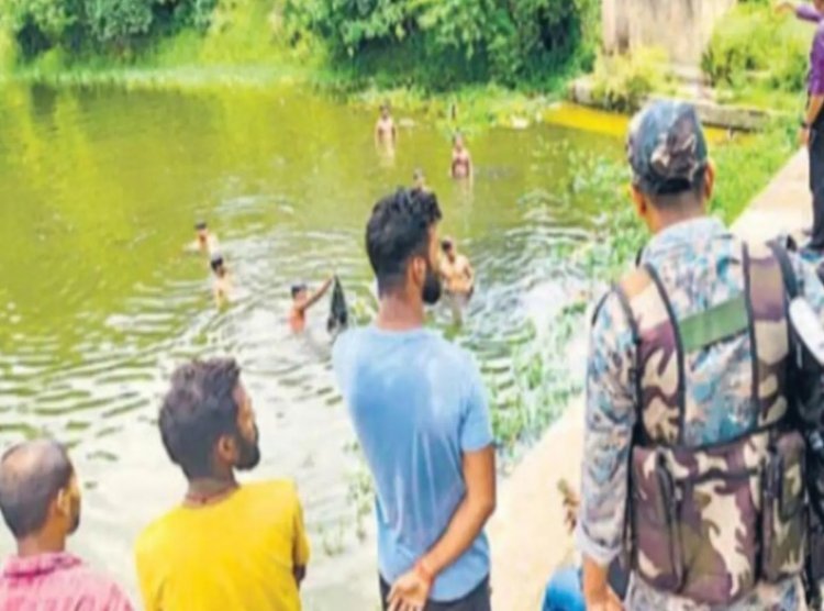Jharkhand CBI को NEET पेपर लीक मामले में मिली बड़ी कामयाबी, तालाब से निकाले 7 से ज्यादा मोबाइल, गोताखोरों को इनाम भी दिया
