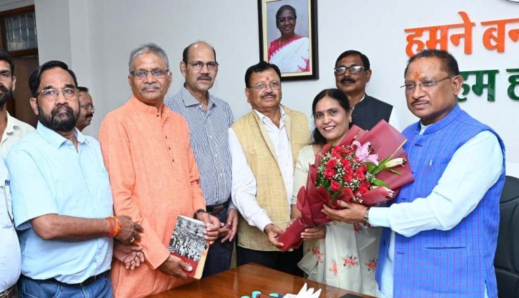 मुख्यमंत्री से पिछड़ा वर्ग कल्याण आयोग के अध्यक्ष-सदस्यों ने की मुलाकात