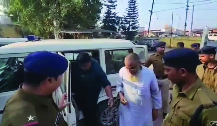 रकम दोगुना करने के नाम पर 4 करोड़ से ज्यादा की ठगी, पिता-पुत्र गिरफ्तार