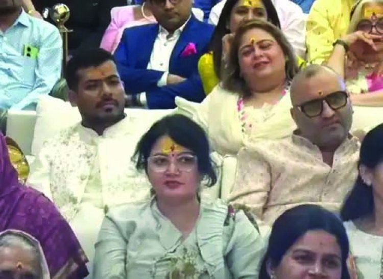 महादेव सट्टा प्रमोटर के बुलावे पर पं. प्रदीप मिश्रा दुबई पहुंचे कथा सुनाने
