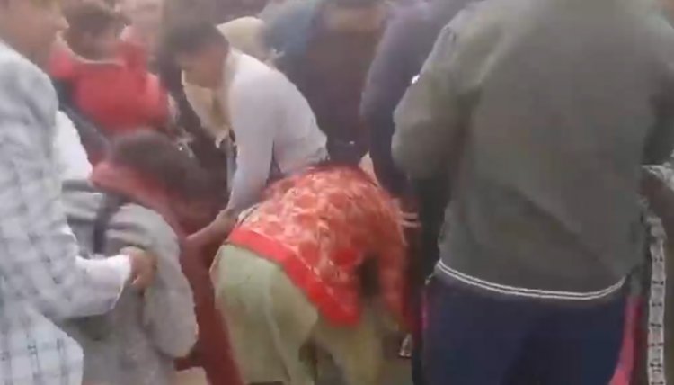 पंडित प्रदीप मिश्रा की कथा में भगदड़, कई महिलाएं घायल...