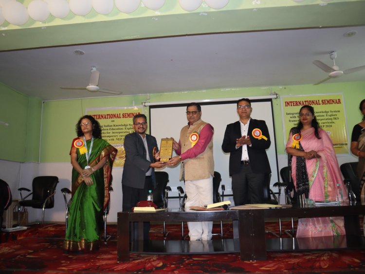सांदीपनी एकेडमी में भारतीय ज्ञान प्रणाली को आधुनिक शिक्षा से जोड़ने पर अंतर्राष्ट्रीय संगोष्ठी का आयोजन