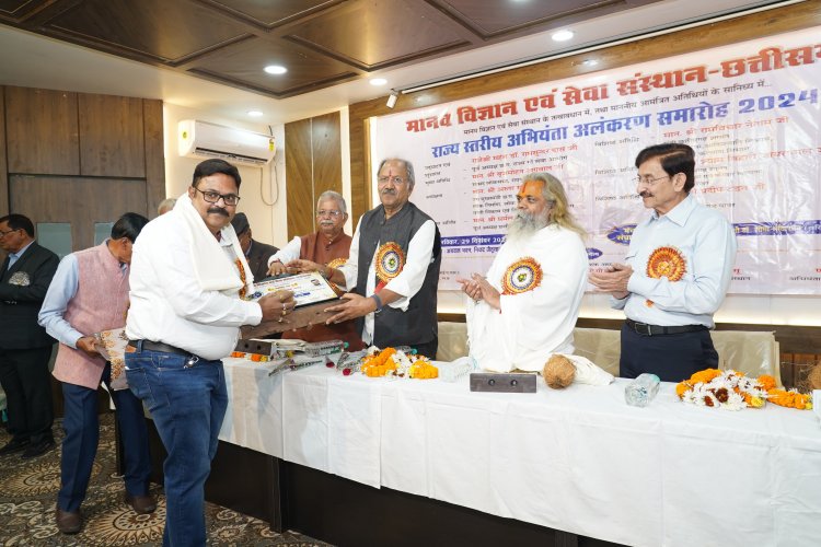 सांसद बृजमोहन ने अभियंताओं को किया सम्मानित राज्य के निर्माण और उसकी प्रगति में अभियंताओं की भूमिका अहम: बृजमोहन