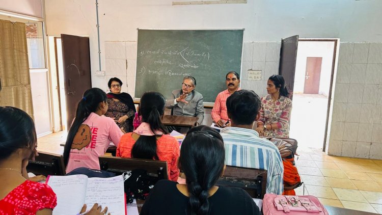 नवीन शासकीय महाविद्यालय ,माना कैंप में प्रसिद्ध इतिहासकार ,पुरातत्ववेत्ता आचार्य रमेंद्रनाद मिश्र का व्याख्यान हुआ ।