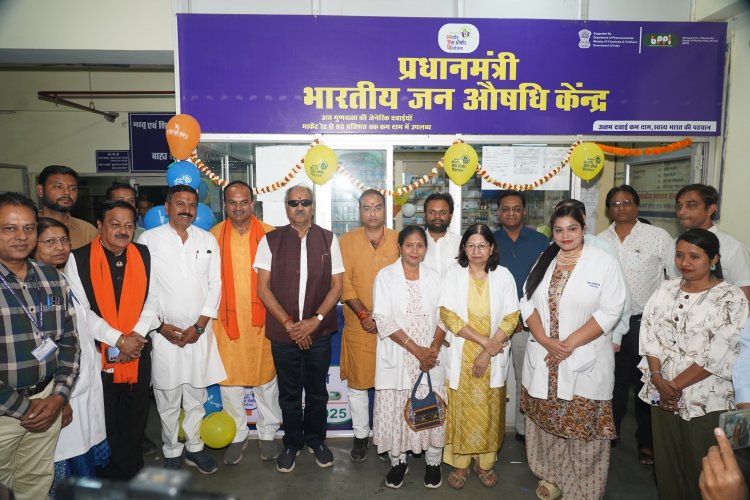 सांसद बृजमोहन ने किया जन औषधि केंद्र का अवलोकन राजधानी के सभी वार्डों में जन औषधि केंद्र खोलने के निर्देश गरीबों को सस्ती दवाएं और युवाओं को मिलेगा रोजगार: सांसद बृजमोहन अग्रवाल