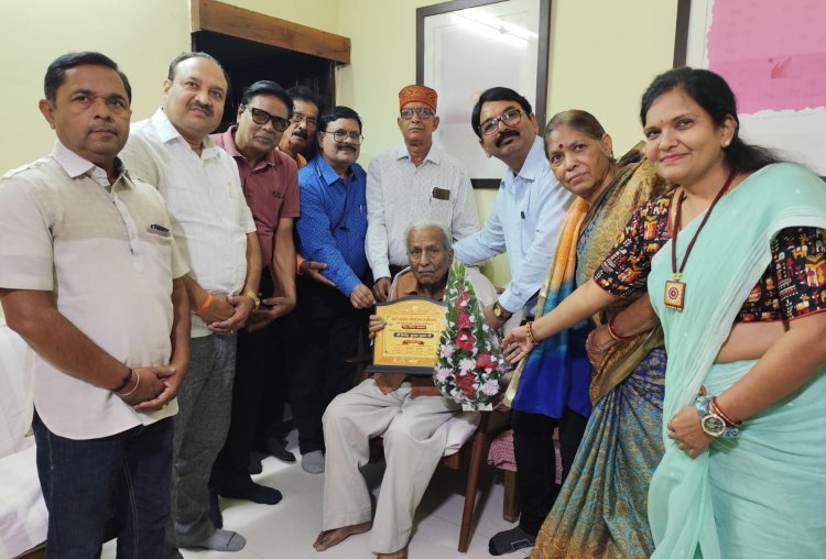 ज्ञानपीठ पुरस्कार के लिए नमित श्री विनोद कुमार शुक्ल को विप्र गौरव सम्मान - वर्ल्ड ब्राह्मण फेडरेशन ने किया सम्मानित