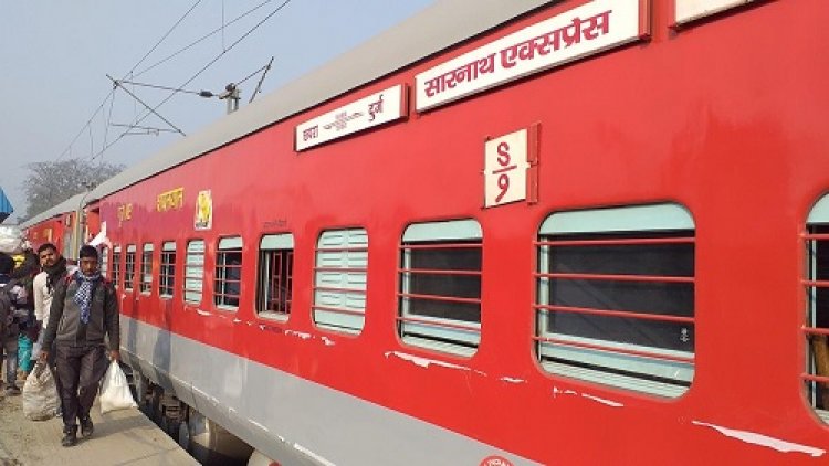 रेलवे का बड़ा फैसला: अब वेटिंग टिकट पर स्लीपर-एसी कोच में सफर नहीं कर सकेंगे यात्री
