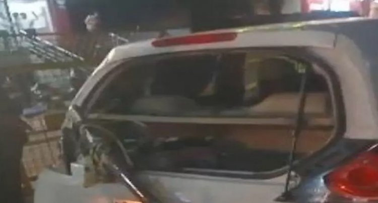 रायपुर  ट्रैफिक जवानों को तेज रफ्तार पिकअप ने मारी टक्कर, एक का हाथ और दूसरे का पैर टूटा
