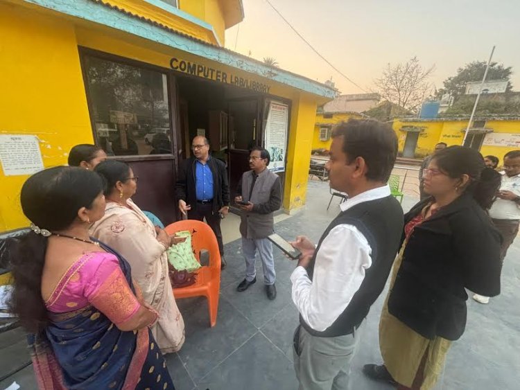 रायपुर संभाग आयुक्त कावरे ने एसआईआर कार्यों का किया निरीक्षण