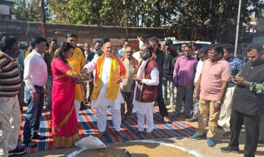 उत्तर विधायक पुरंदर मिश्रा ने आंगनबाड़ी भवन , सामुदायिक भवन एवं सीसी रोड मंझीपारा में निर्माण कार्यों का किया विधिवत भूमिपूजन