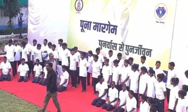 बीजापुर में 52 नक्सलियों ने किया आत्मसमर्पण