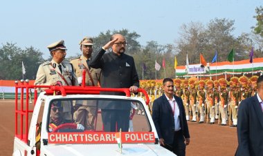 राज्यपाल डेका ने राष्ट्रीय ध्वज फहरा कर ली परेड की सलामी