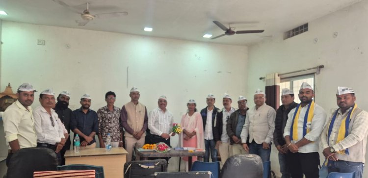 छ ग में आम आदमी पार्टी देगी मजबूत विकल्प-भूपेन्द्र चन्द्राकर, प्रदेश उपाध्यक्ष      महासमुंद जोन की अहम संगठनात्मक बैठक संपन्नआगामी चुनावों व "छत्तीसगढ़ बचाओ यात्रा" को लेकर बूथ व विधानसभा स्तर पर रणनीति पर मंथन