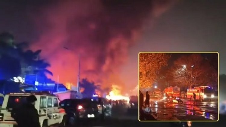 यूनिट-1 मार्केट में भीषण आग, 40 दुकानें जलकर खाक, करोड़ों का नुकसान