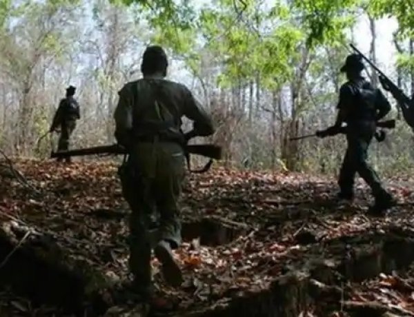 मुठभेड़ में 3 नक्सली ढेर, 1 जवान शहीद