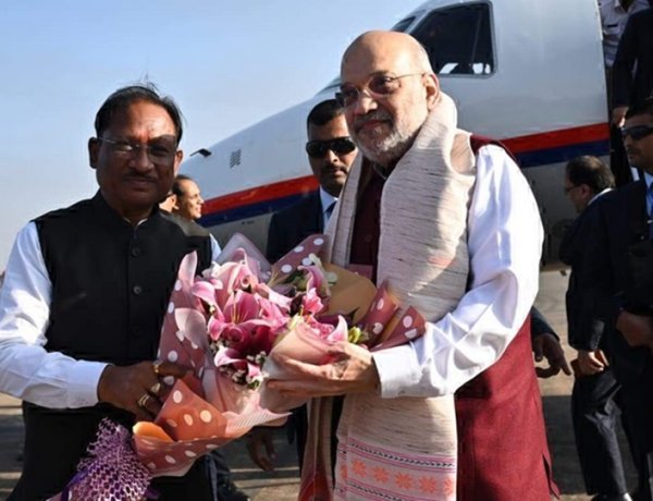 रायपुर पहुंचे गृहमंत्री शाह, मुख्यमंत्री ने किया स्वागत