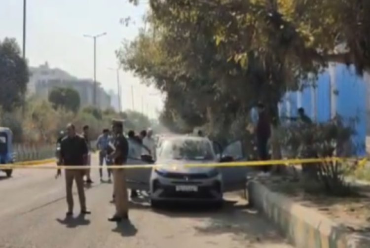 वेलेंटाइन डे पर कार के अंदर मिले युवक-युवती के शव