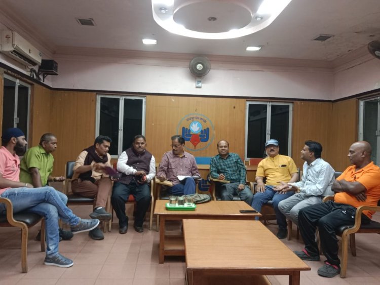 रायपुर प्रेस क्लब में ‘खेल मड़ई-2’ का आगाज जल्द दिवंगत पत्रकारों की स्मृति में होगी विभिन्न प्रतियोगिताएं कैरम, शतरंज, बैडमिंटन और टेबल टेनिस की होंगी स्पर्धाएं