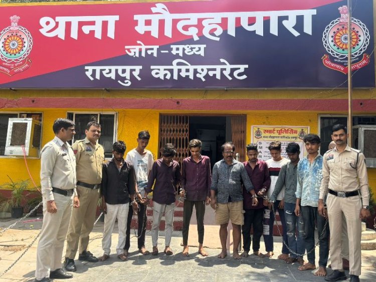 मिडनाइट एक्शन में रायपुर पुलिस का शिकंजा: 20 वारंटी गिरफ्तार, 150 बदमाशों के घरों पर दबिश