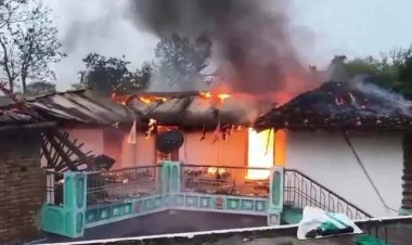 महासमुंद में आकाशीय बिजली गिरने से मकान में लगी आग, लाखों का नुकसान
