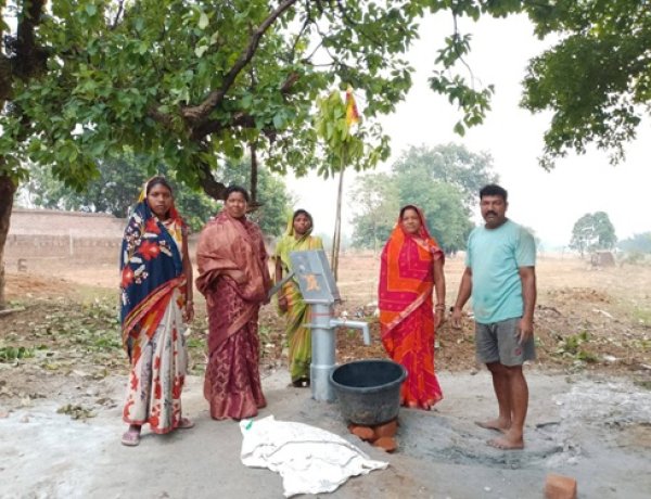 पंडरी के झंडा चौक एवं अरमान नाला क्षेत्र का ई-रिक्शा से निरीक्षण करने पहुँचे विधायक पुरंदर मिश्रा