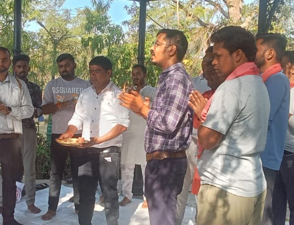 राजेंद्र पार्क में गूंजा छत्तीसगढ़ महतारी का जयकारा, क्रांति सेना ने किया भव्य महाआरती का आयोजन दुर्ग