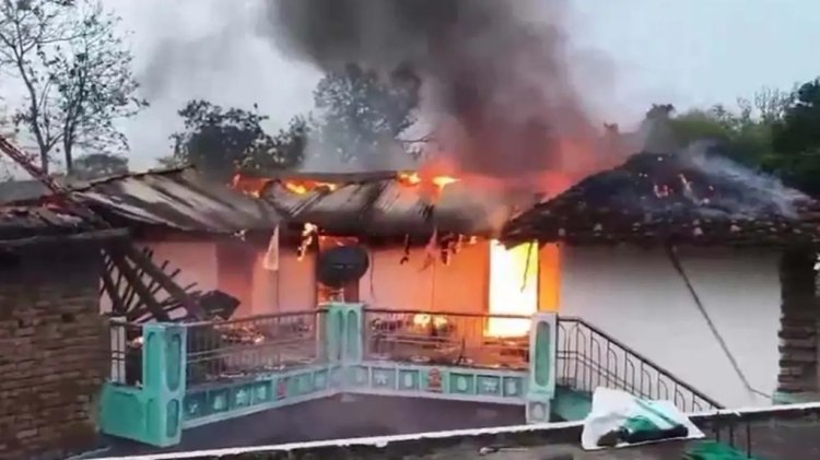 महासमुंद में आकाशीय बिजली गिरने से मकान में लगी आग, लाखों का नुकसान