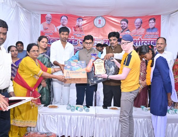 शिक्षा के महापर्व में गूंजा उज्ज्वल भविष्य का संकल्प: कैबिनेट मंत्री टंकराम वर्मा एवं जिला पंचायत अध्यक्ष नवीन अग्रवाल ने किया मेधावी विद्यार्थियों का सम्मान*