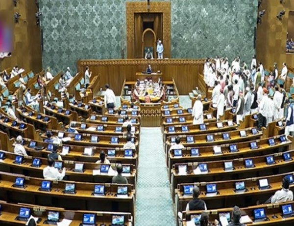 संसद में गतिरोध: सरकार का प्रयास विफल, विपक्ष ने पीएम मोदी और अमित शाह से मांगा जवाब