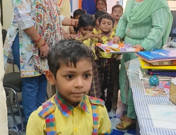 देश के  रक्षकों को नन्हें नन्हें बच्चों ने भेजा रक्षा सूत्र:-